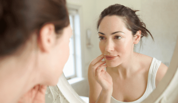 Phụ nữ chi tiền triệu để mua NMN uống chống lão hóa, sự đầu tư này có đáng?