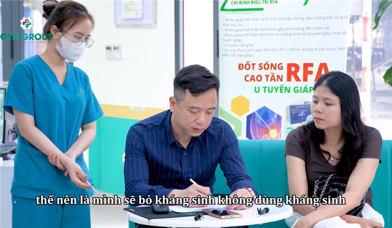 Vì sao bị viêm họng không được tùy tiện sử dụng kháng sinh? BS lý giải nguyên nhân!