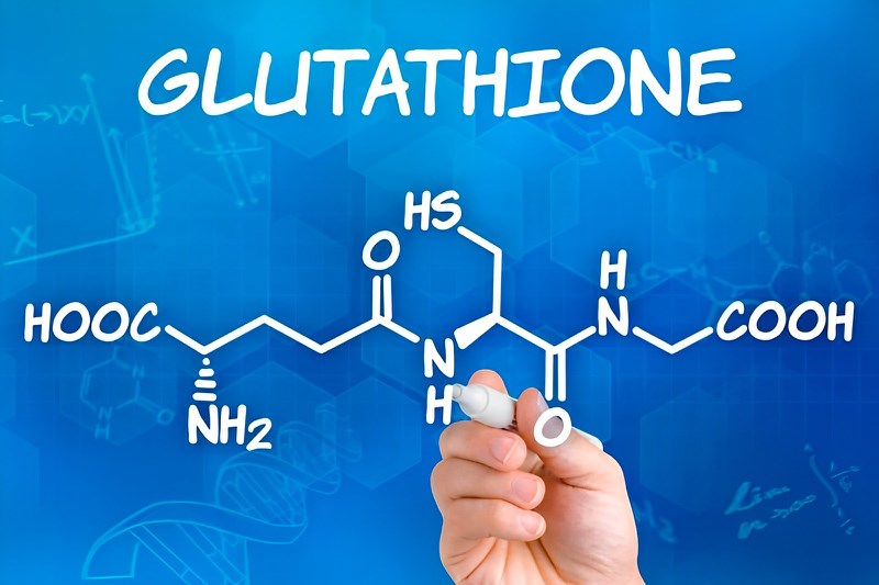 Uống, bôi hay truyền glutathione?