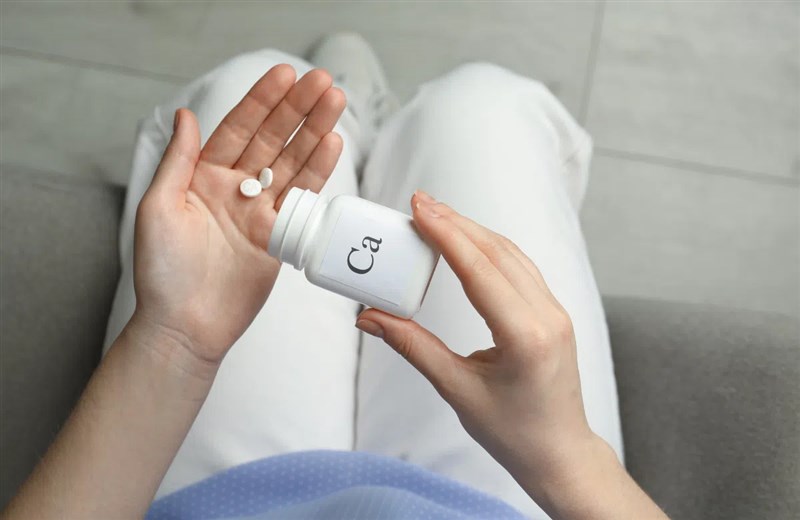 Canxi: Vì sao phải bổ sung sau điều trị tuyến giáp?