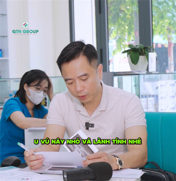 Khoảng cách từ núm vú đến khối u như này thì nên điều trị dù là u nhỏ, lành tính