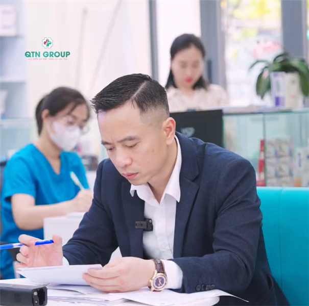 Tư vấn cho bệnh nhân nữ có chỉ số đường máu, men gan cao