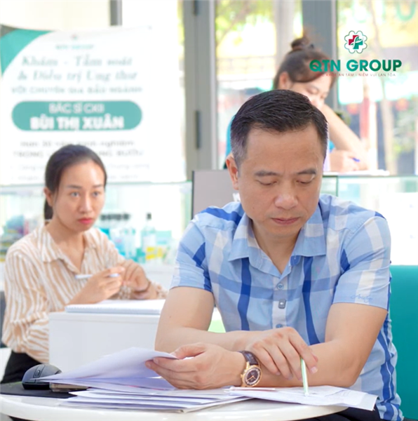 Tư vấn cho bệnh nhân có u tuyến giáp lành tính, nhịp tim chậm hơn bình thường