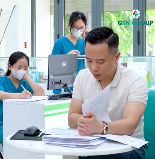 Tư vấn cho bệnh nhân bị thiếu máu nhiều, mỡ máu tăng, có nang tuyến giáp và u vú