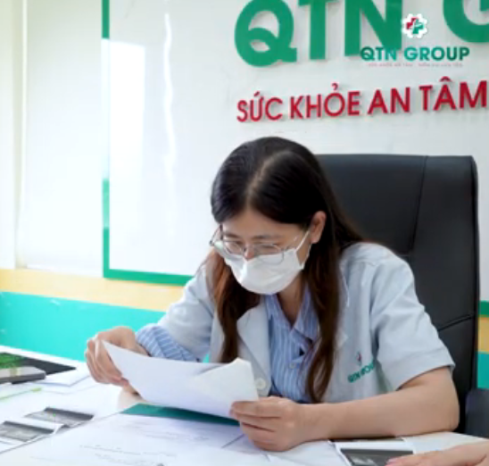 Tư vấn cho bệnh nhân thiếu máu nhẹ, mỡ máu tăng cao có 2 nang tuyến vú