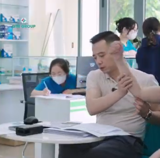 Người phụ nữ lo lắng có u xương cầu cứu BS  Thái